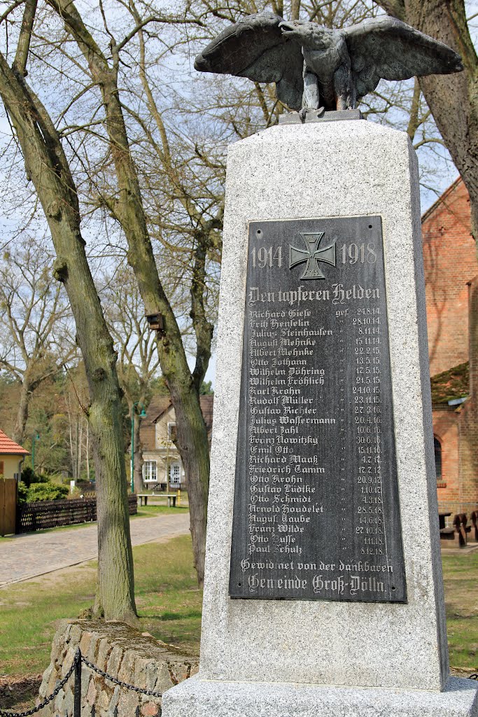 Kriegerdenkmal für die Gefallenen des 1. Weltkrieges 1914-1918 in Groß Dölln. [2012] by Schordi