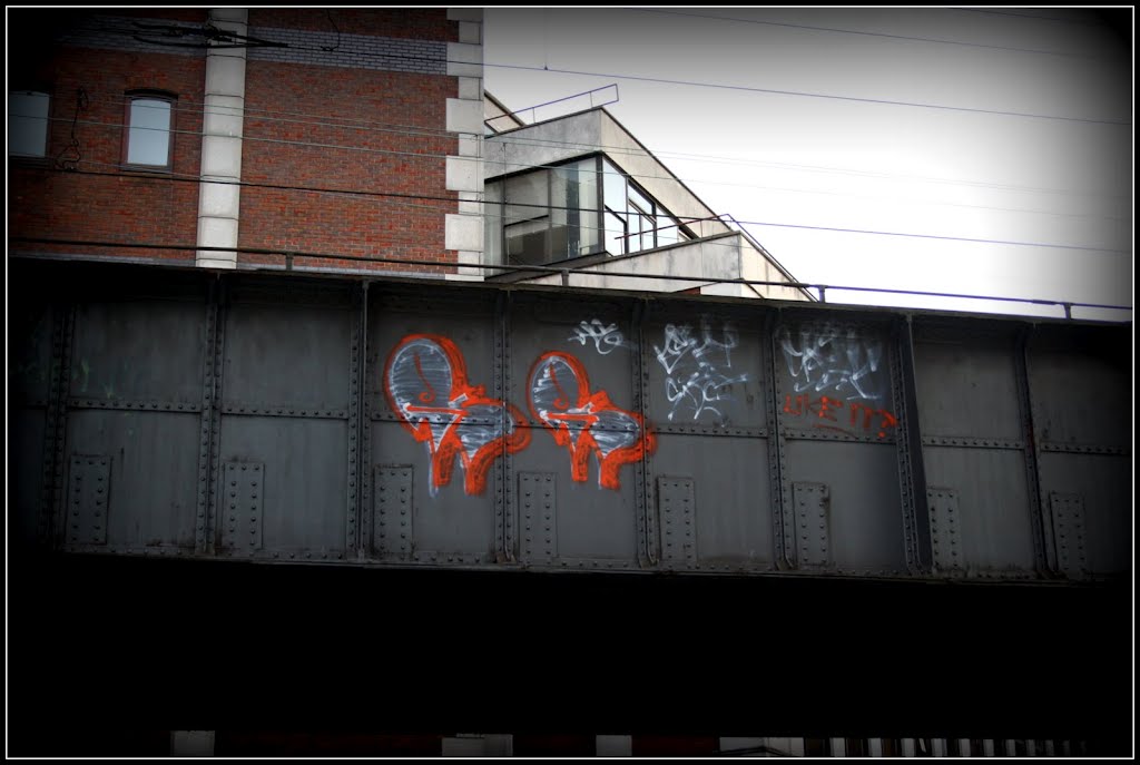 Bridge Graffitti. by noelfa