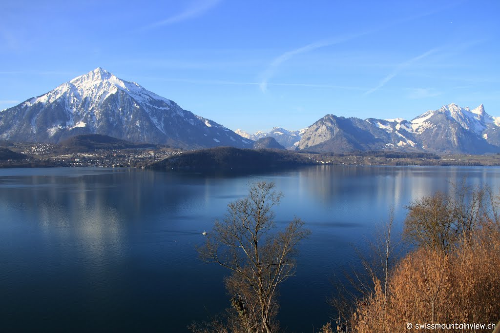 Sigriswil, view down to the lake of Thun and across the lake to the Niesen mountain ©swissmountainview.ch by swissmountainview.ch Franziska André-Huber