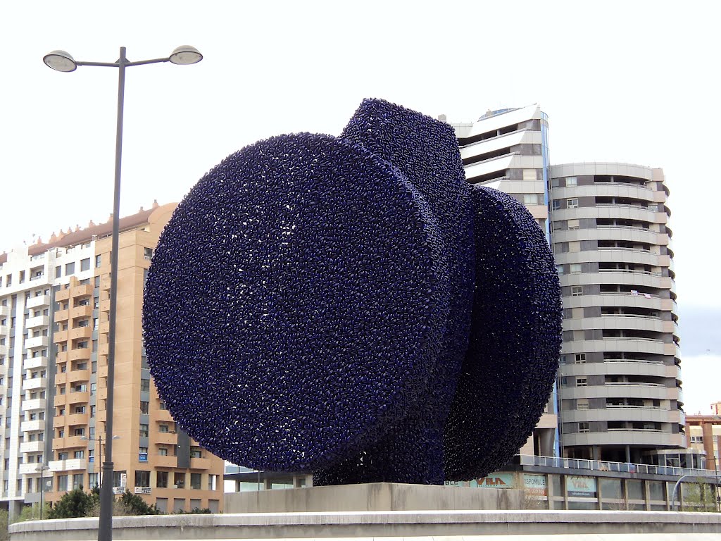 Avinguda de las Cortes Valencianas, Escultura de la Dama Ibérica, de Manolo Valdés by RNLatvian