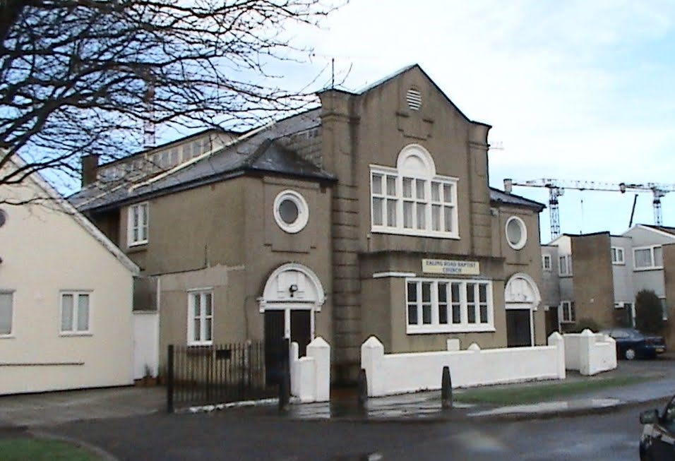 Ealing Road Baptist Church, Brentford by farmbrough