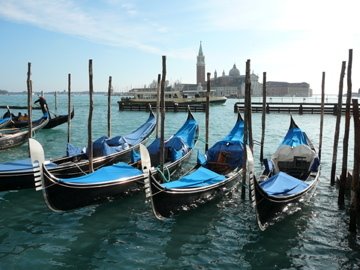 Gondola, gondola sur la Piazza San Marco by zagreus