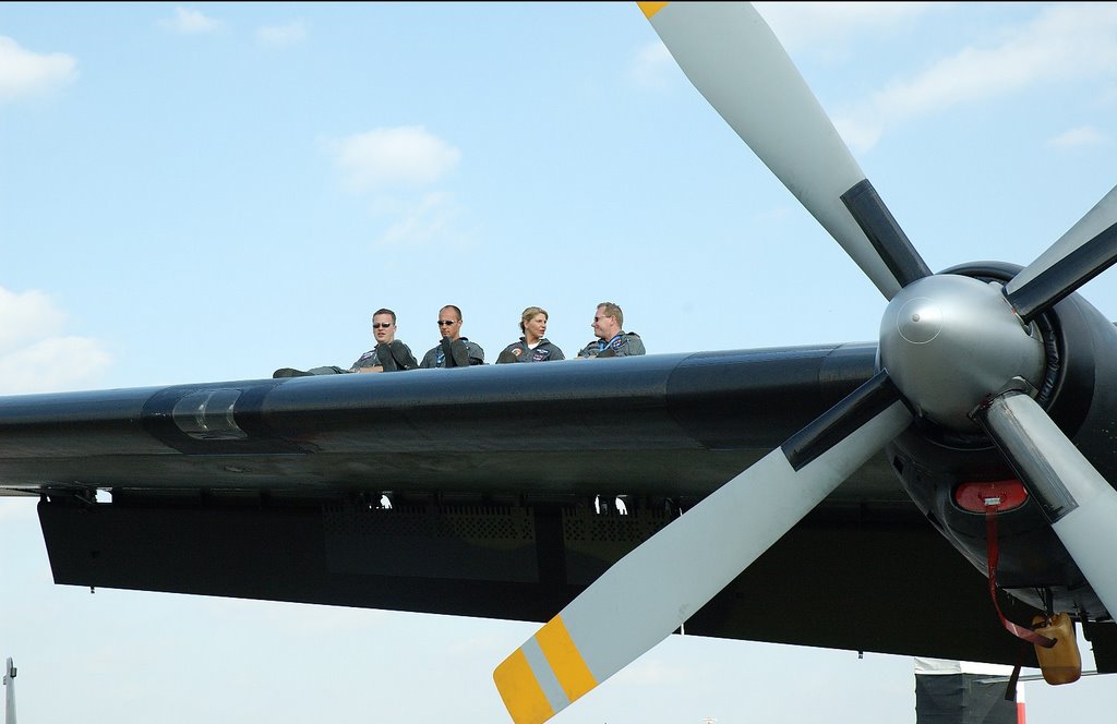 Airplane crew sunbathes on wing (Hamburg Airport Days 2007) by Bootstar