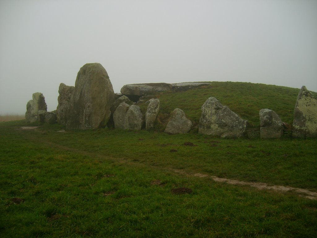 West Kennet Long Barrow by beermug