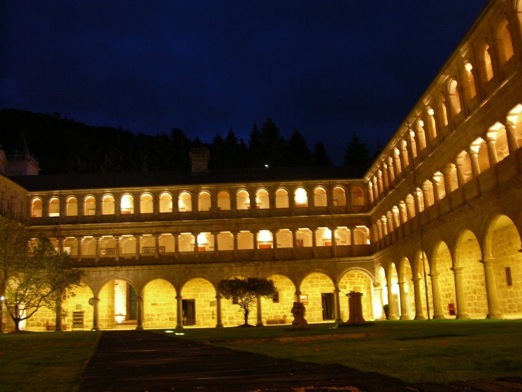 Parador de San Estevo (claustro))) by petel