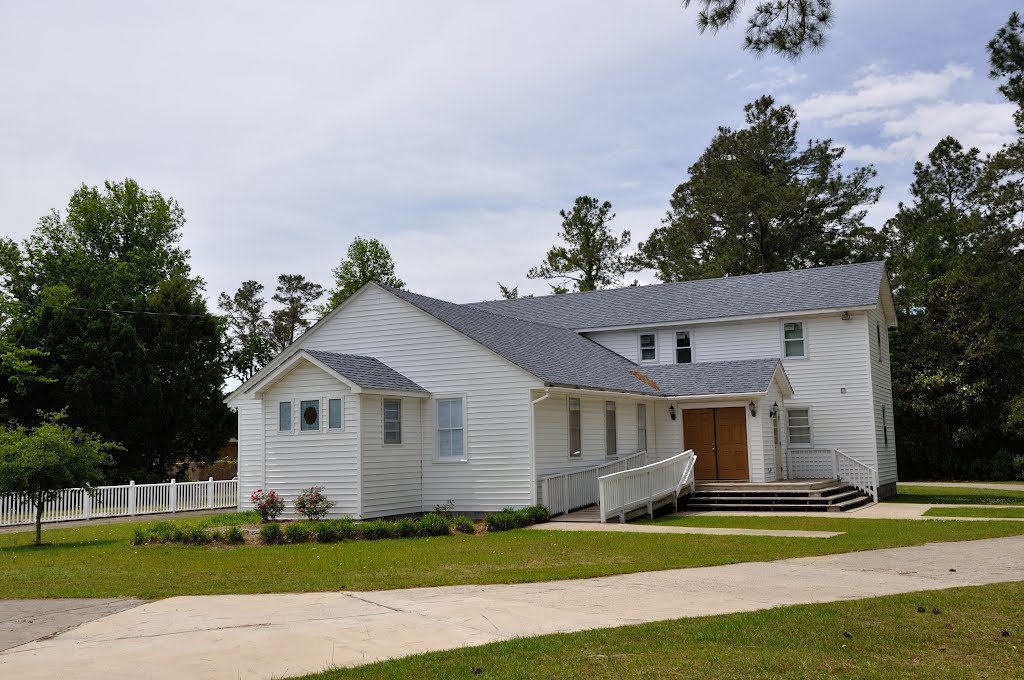 NORTH CAROLINA: ROANOKE ISLAND: MANTEO: Roanoke Acres Church of Christ by Douglas W. Reynolds, Jr.