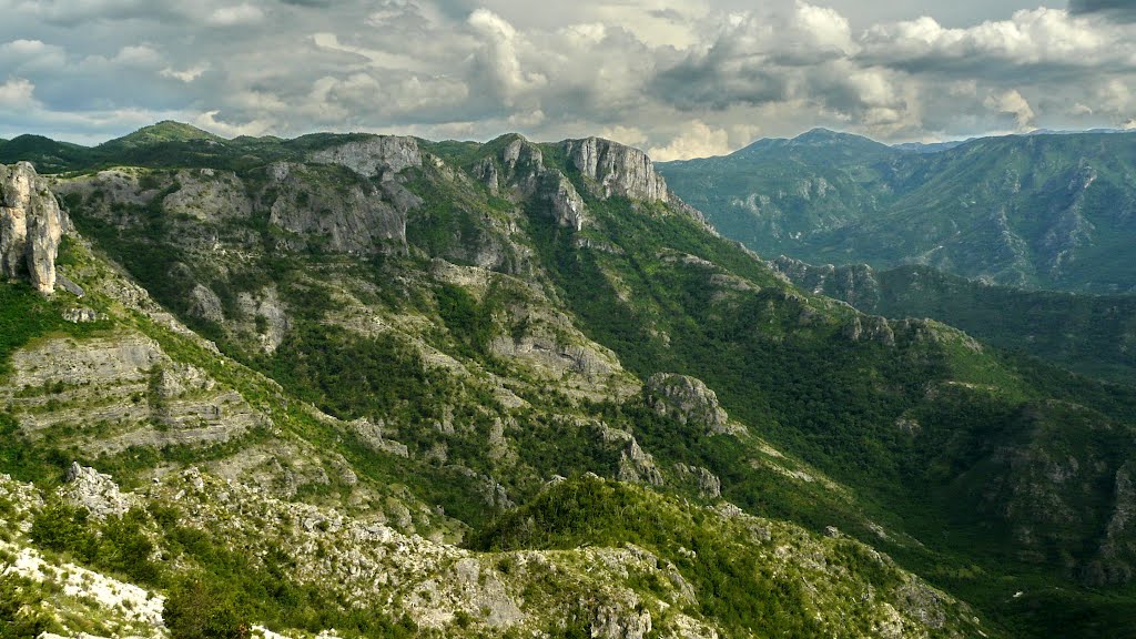 Grenze Bosnien / Montenegro by varakurt