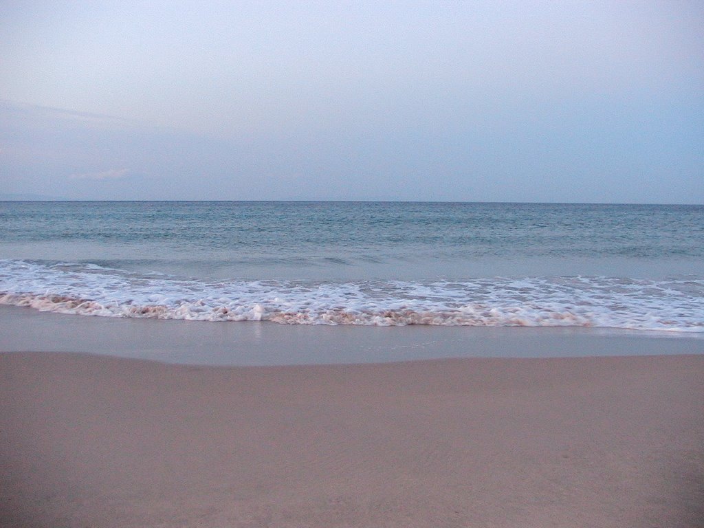 Tarifa spiaggia libera d'avanti al Camping Rio Jara e Oceano Atlantico . by LucaGrigo.