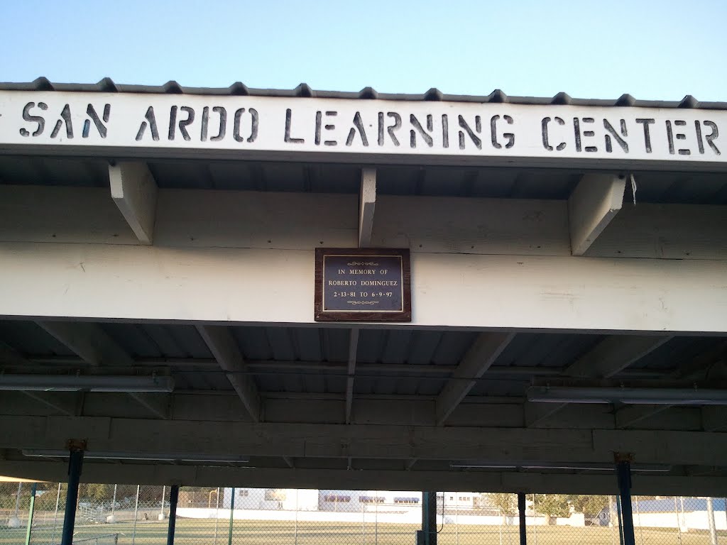 Roberto "Tito" Dominguez memorial/Learning Center by lenxo