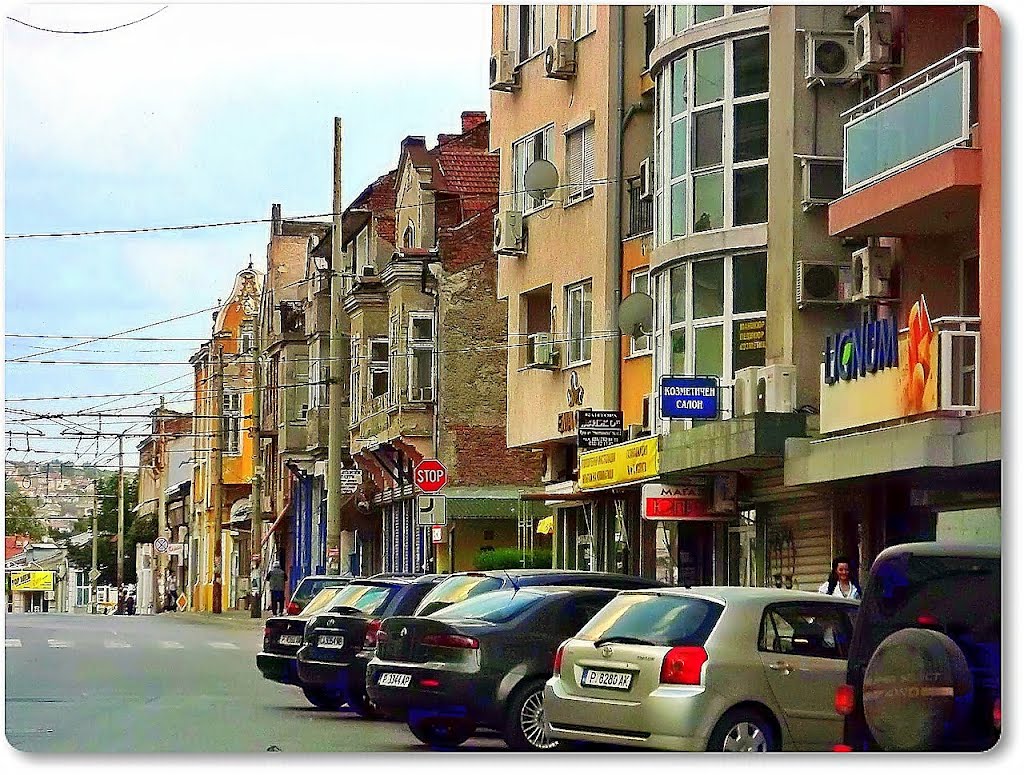 Russe, Nikolaevska str. - One May day by © Manol Manoman