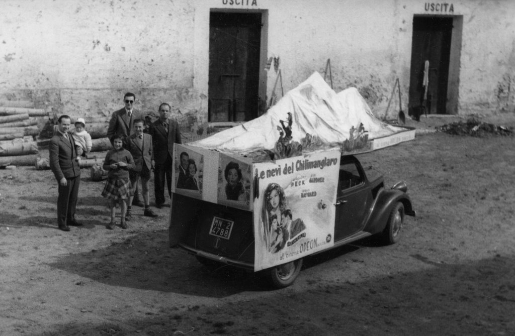 Mio padre pubblicizza la proiezione del cinema-teatro "Odeon" che dirige - Bozzolo (MN) - Maggio 1955 by Ilda Casati