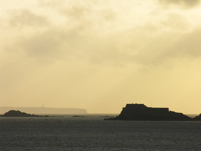 Cap Fréhel dans la distance by juan jarvi