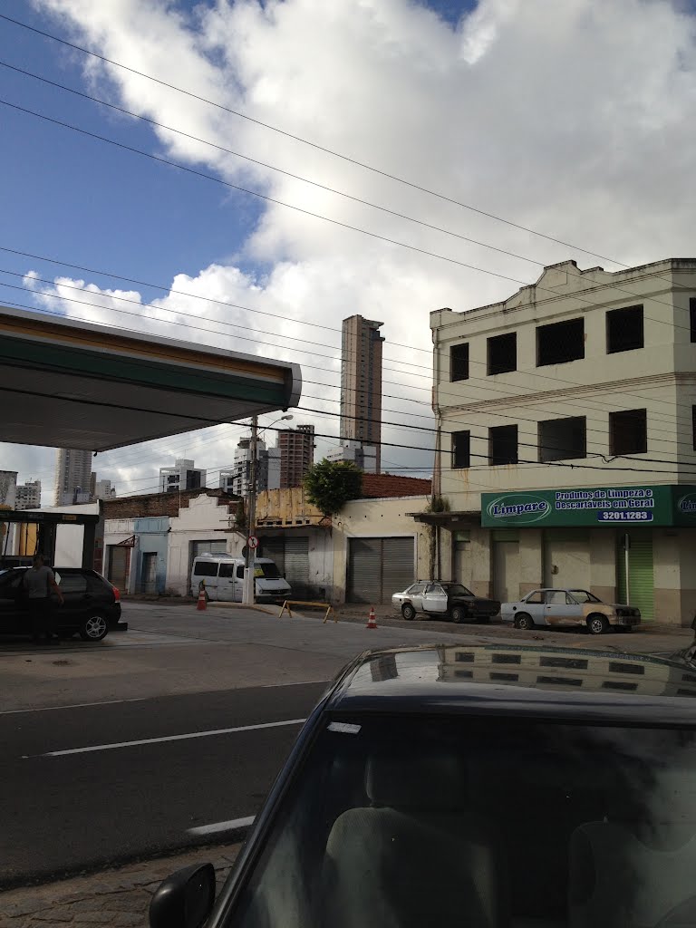 Vista desde a Av Duque de Caxias com o edifício mais alto de Natal ao fundo by Dedé de Zé Luca