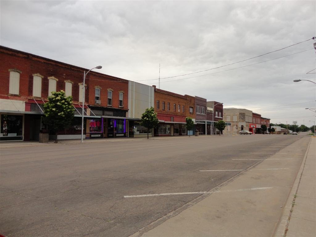 Around the square, Belleville, KS by marnox1