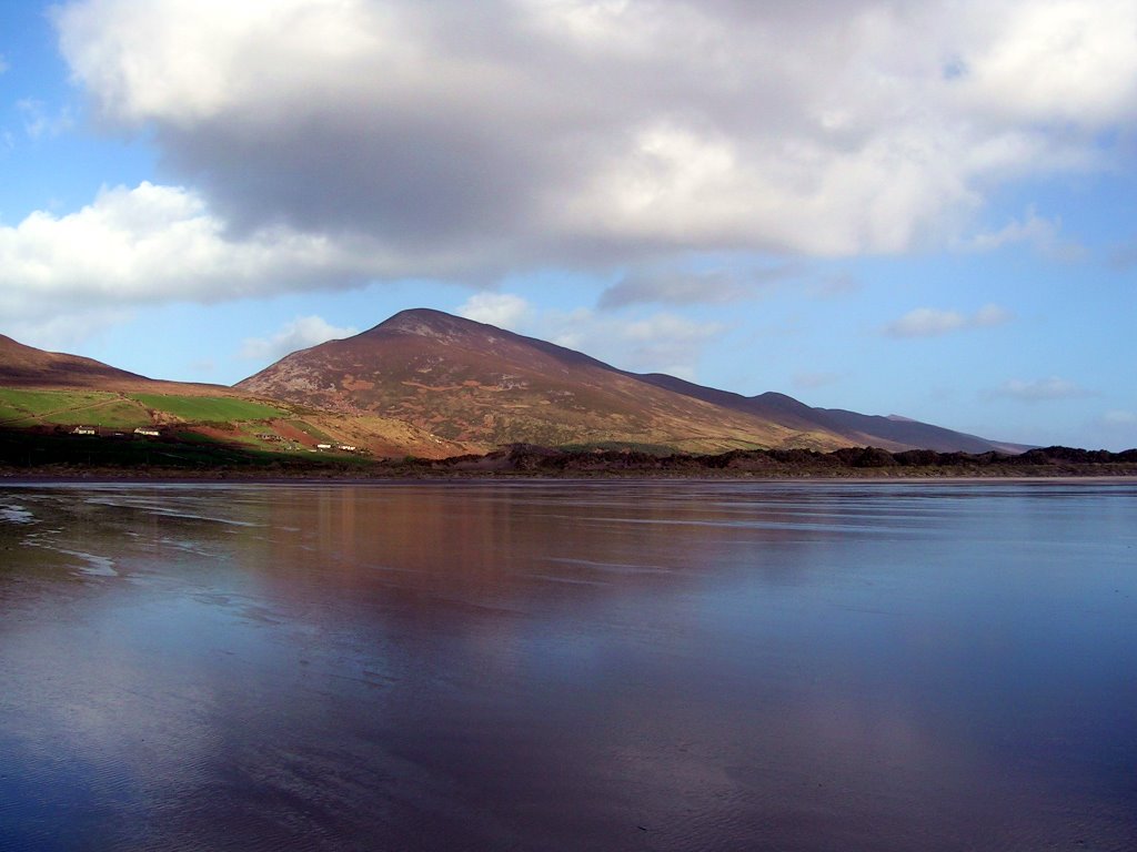 Inch Beach, view to east landside by Zia Fofa