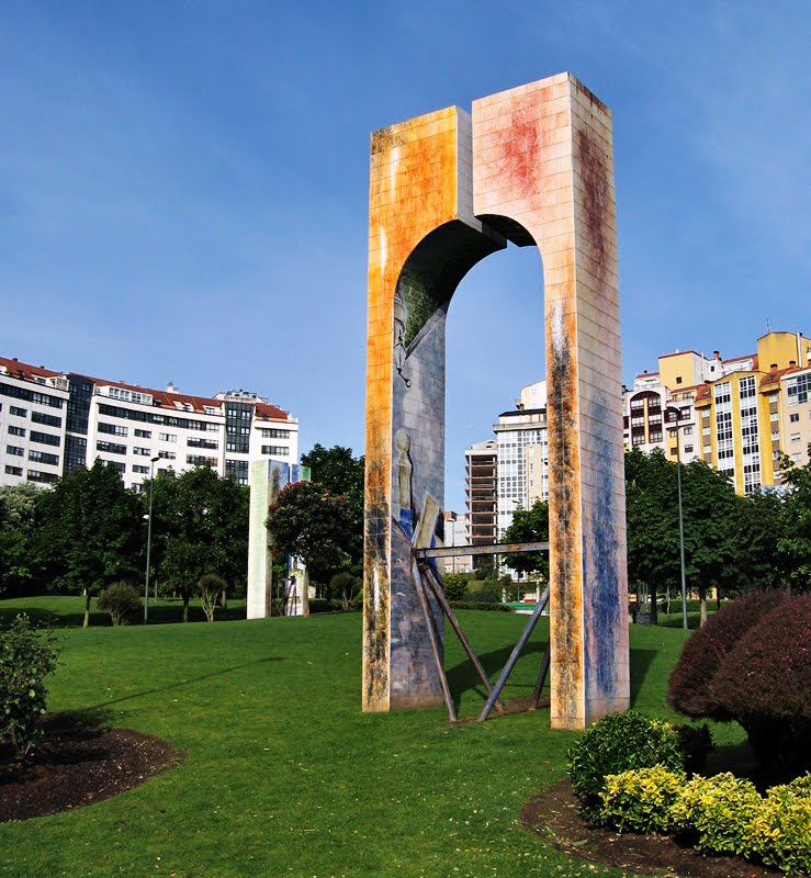 A Coruña - Arco de Gerardo Porto en Los Rosales. by R.F.Rumbao