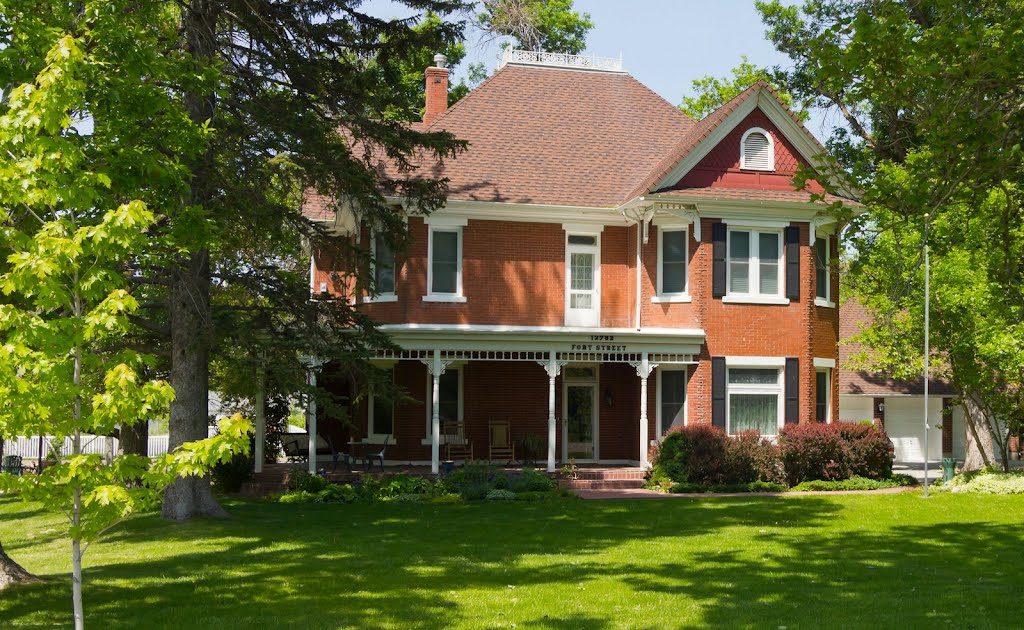 Ben Meek Victorian House by TheShot