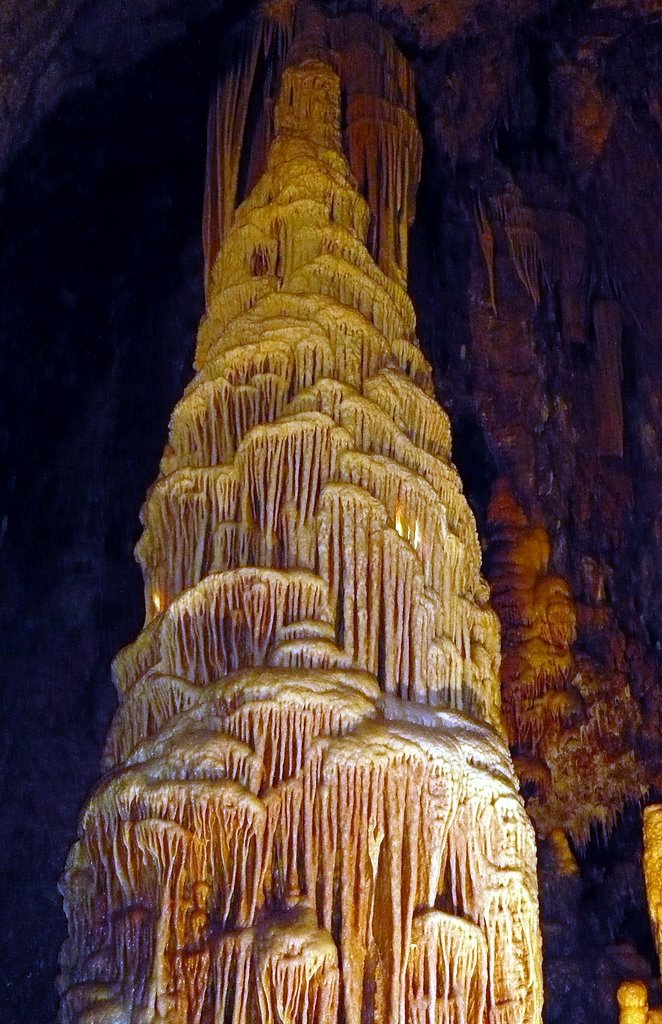 008 adg Dargilan grotten ( Lozère ) - Stalagmiet by André  DE GRISSE