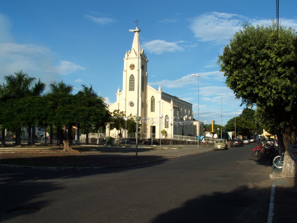 Igreja em Pirapora by Jose Gustavo A. Murta