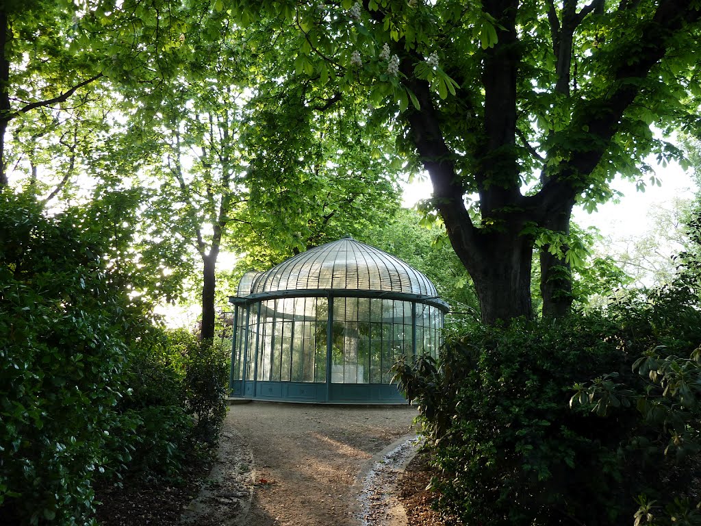 Square des Batignolles, orangerie. Paris by Eulalia Garreta