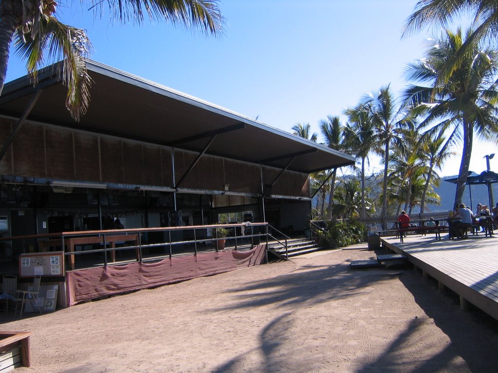 Magnetic island, base backpackers by Trixitraxi