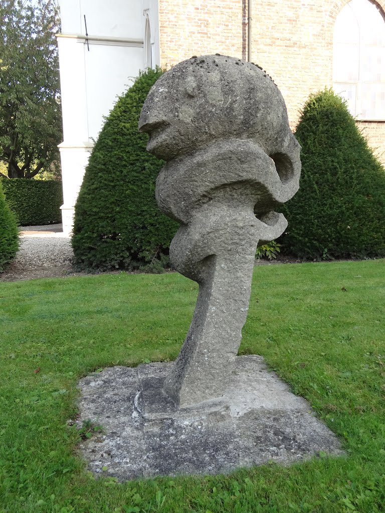 Sculpture in the garden of the Sint Maartenskerk by Willem Nabuurs