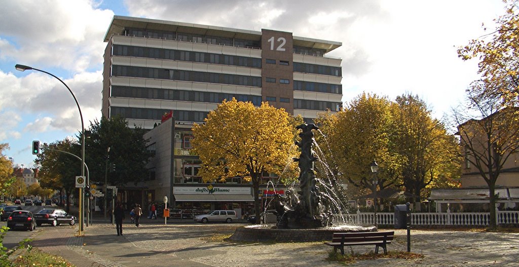 Zehlendorf: Potsdamer-/Martin-Buber-Str. mit "Märchenbrunnen" u. "Grieche" by hape.goldbeck