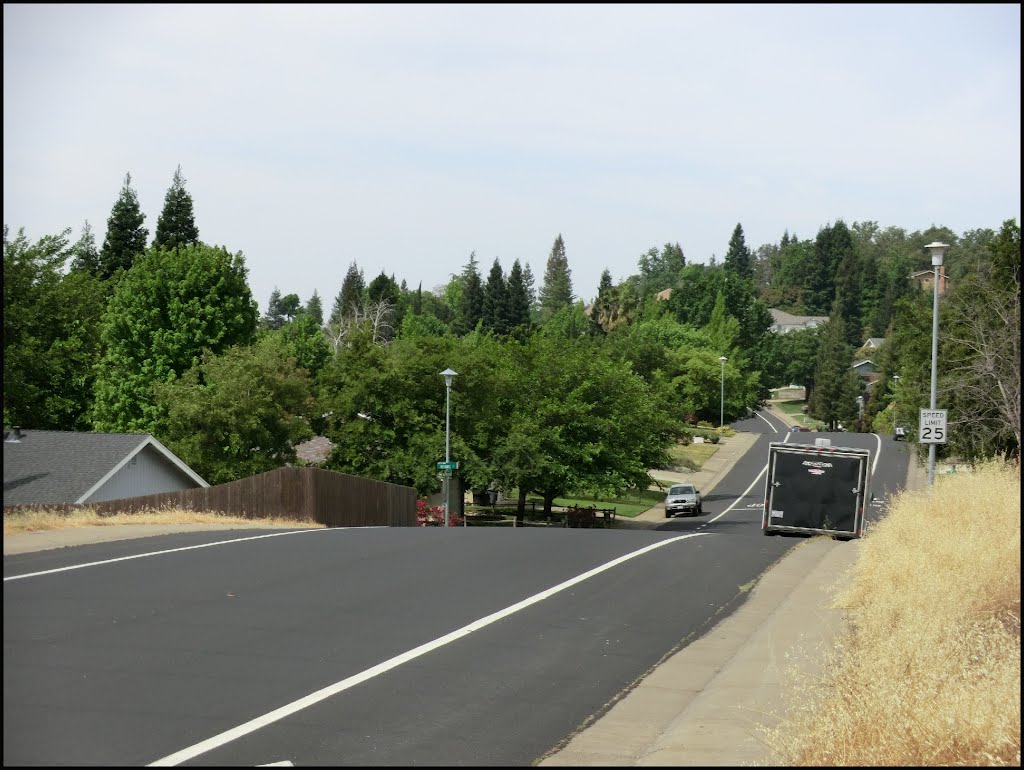 Folsom: Oak Ave Pkway at Willow Creek: West looking by UncleVinny