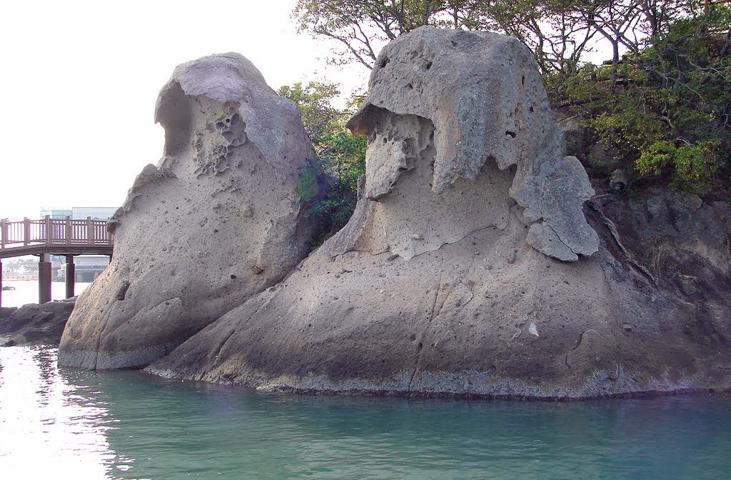 The rock formations in Mokpo are a type of Sandstone Tafoni and are call "Gatbawi" which means "Hat Rock". by §teve