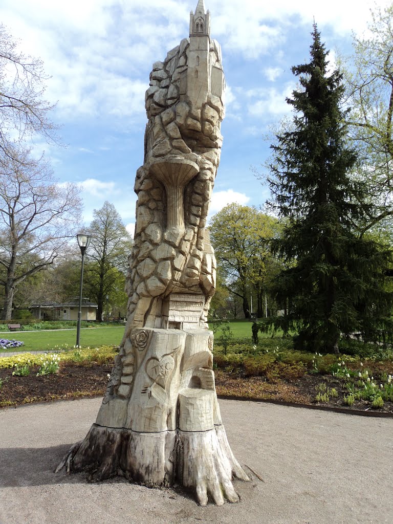 rezbareno stablo - Handcarved tree in Orebro, Sweden by jasenko banjac