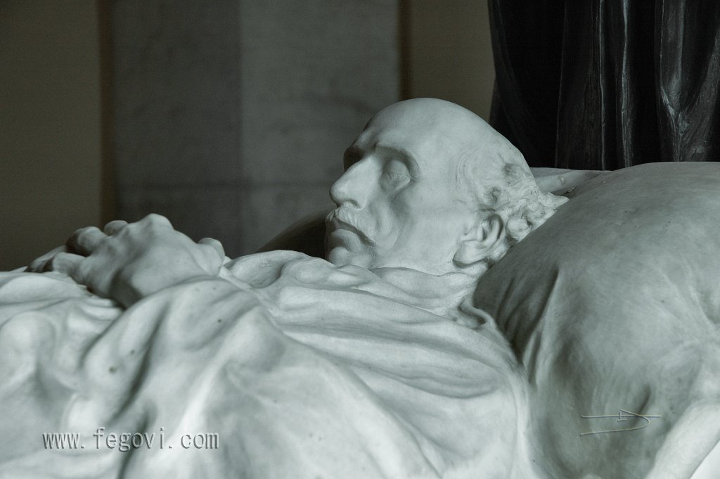 Monumento funerario de Eduardo Dato by Fernando Gomez Viñar…