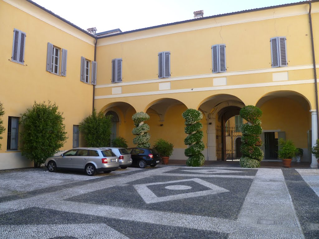 Crema - Cortile interno via Mazzini by leochiodojeans