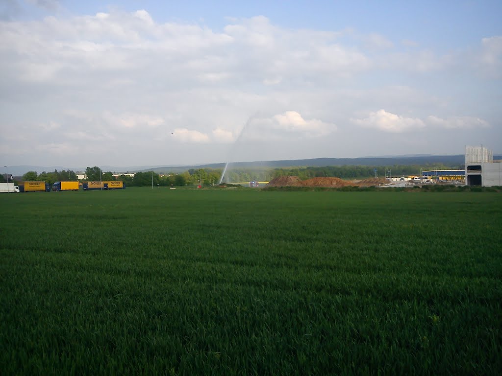 Langenselbold / Erlensee - Blick auf eine Übung der Jugendfeuerwehr, rechts Blick den Rohbau der Firma Heinemann und im Hintergrund Sped. Dachser by mischa65