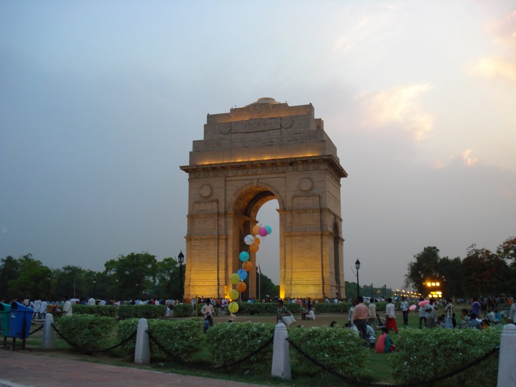 Evening scene,india gate,delhi by sundaramrajaraman