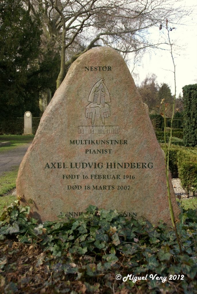 «Tumba» Cementerio Assistens (Assistens Kirkegård) - c/ Kapelvej - Copenhague - Dinamarca by Miguel Veny