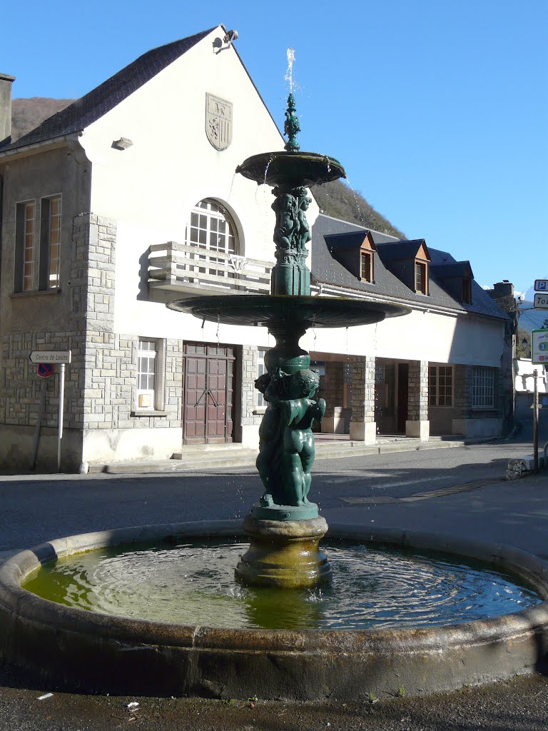 Cadéac, fontaine place de l'église by tofil44