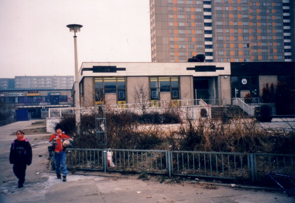 Brunnenschänke vor Umbau zum Talcenter - März 1996 by HellMar62