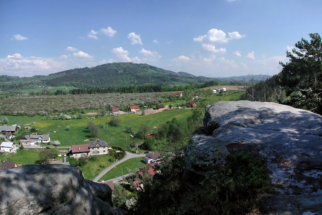 Klokočské skály, vzadu Kozákov - Český ráj by Rodrich