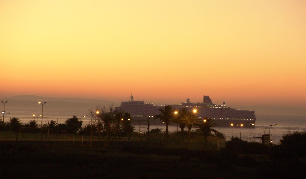 Early morning, bringing tourists to Lisbon by VIOREL M.I.