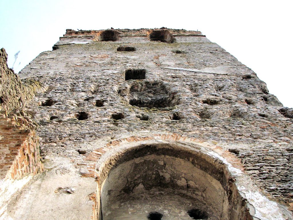 Old tower. Доминиканский собор. Оборонительная башня. Мы над прошлым или прошлое над нами и в нас? by Сургуль