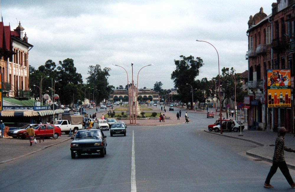 Avenue de l'Indépendance by JLH974