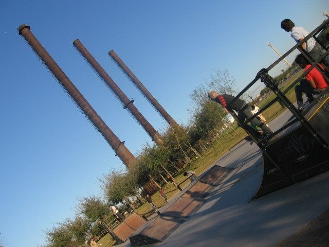 Patinadores en Parque Fundidora en Monterrey, Nuevo León México by ~☂JENNY☂~