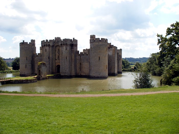 Bodiam Castle by Xavier-Philippe Lemi…