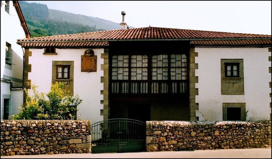 Casa de María Veiga, Salas by PAÑEDA