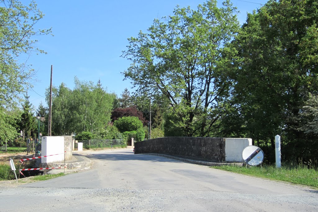 Pont sur la D 17, rue du Blanc, à CONCREMIERS (36). by JOJO 4 9