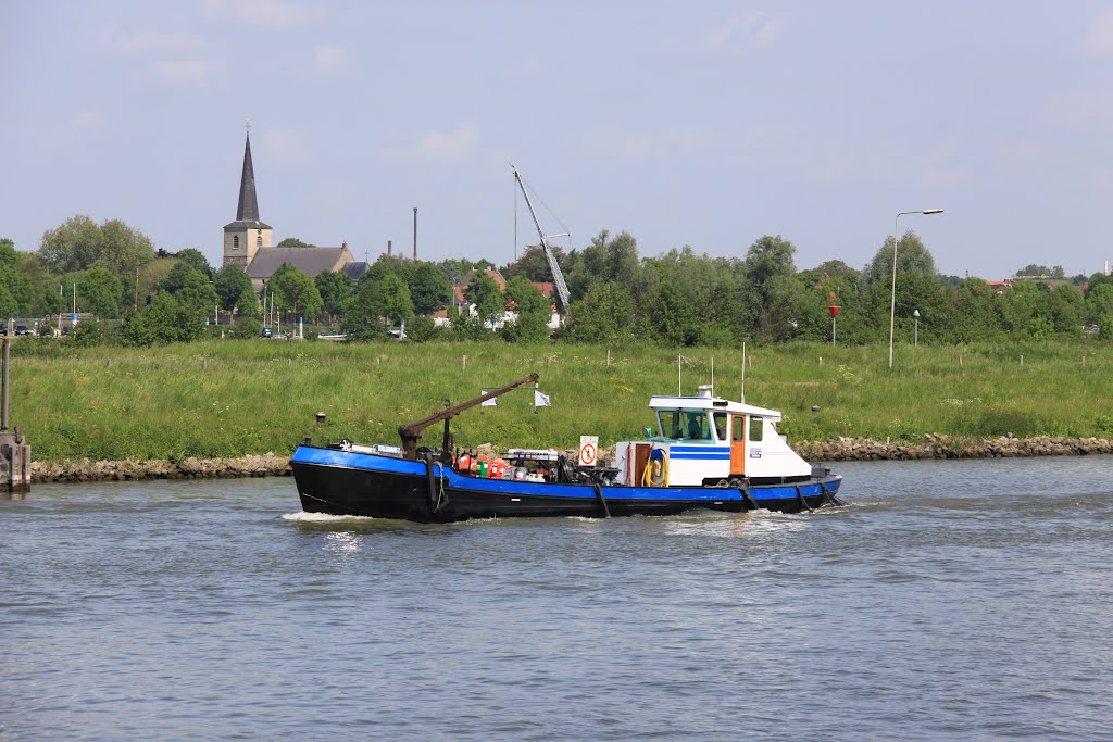 Maasbracht, zicht op Maas en Wessem by Hans Hurkmans