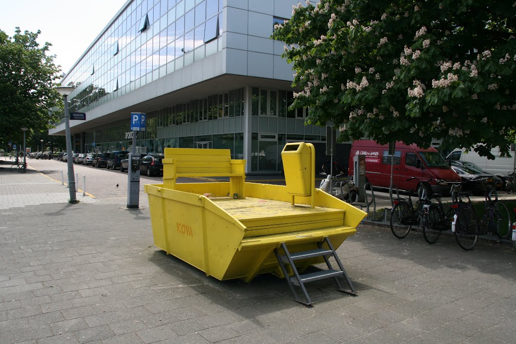 Containerzit gele editie, Amsterdam. by Carl030nl