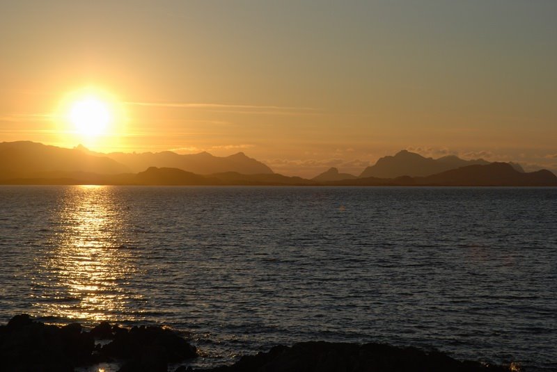 Midnight sun on Hadseloya near Dragne, June 2007 by MichaelN