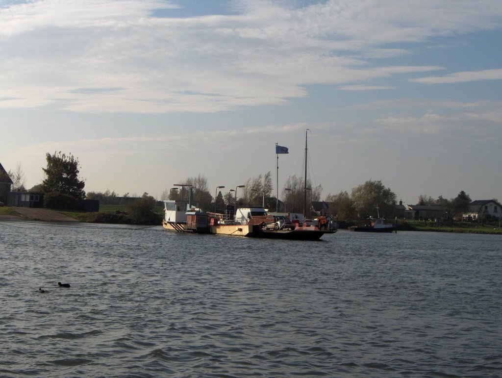 Veerpont Amerongen-Eck en Wiel over de Neder Rijn by j.ruigendijk