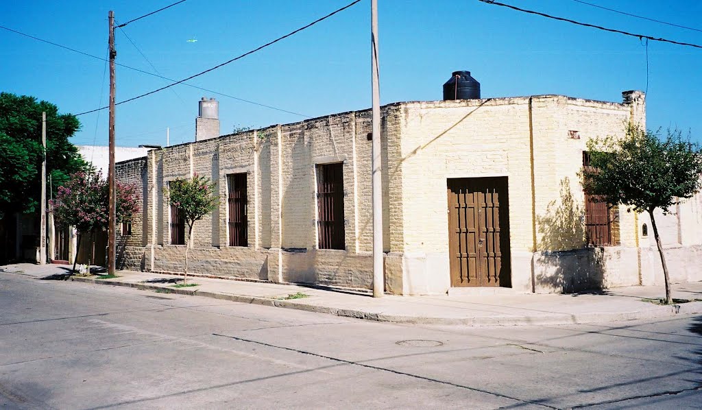 Ex escuela 14. Casa construída en 1937 by alejoX